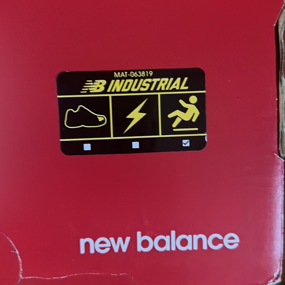 Barely worn work shoes New Balance - Picture 7 of 7